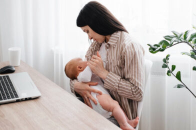 Tips for Busy Moms: Balancing Breastfeeding and Pumping